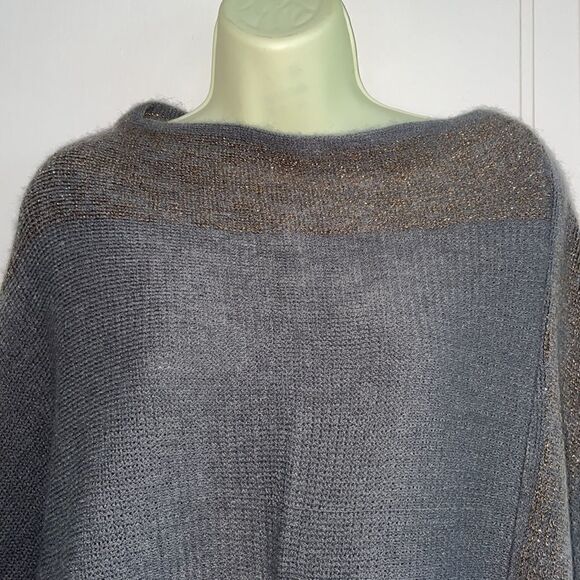 Nwot 2 Chic gray acrylic sweater with metallic gold thread - Picture 2 of 11